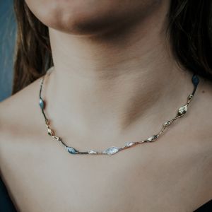 Collier vol lepels drie kleuren